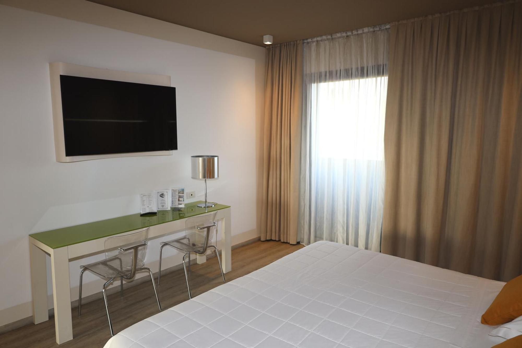 One Hotel & Restaurant Dalmine Exterior photo
