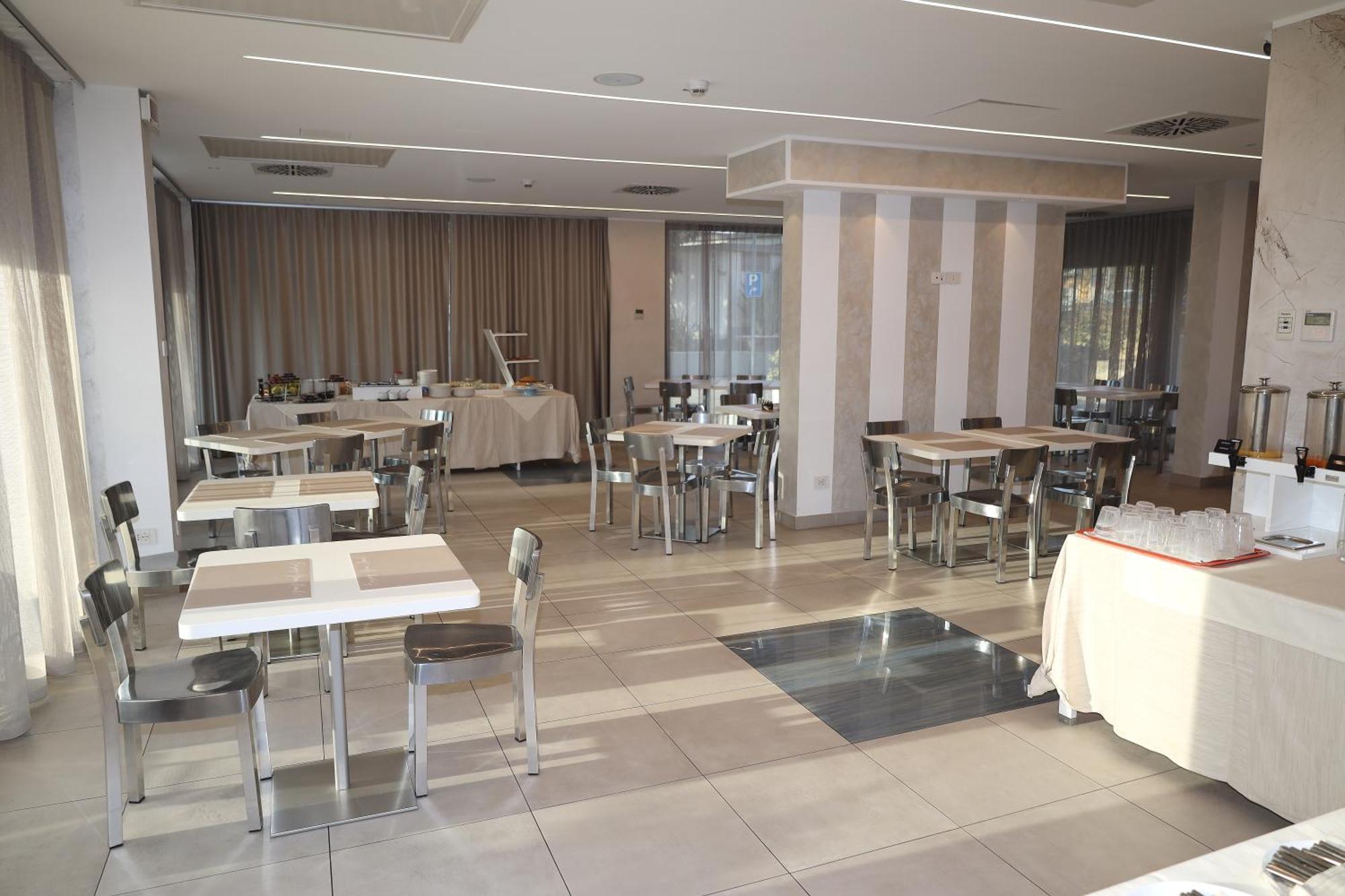 One Hotel & Restaurant Dalmine Exterior photo
