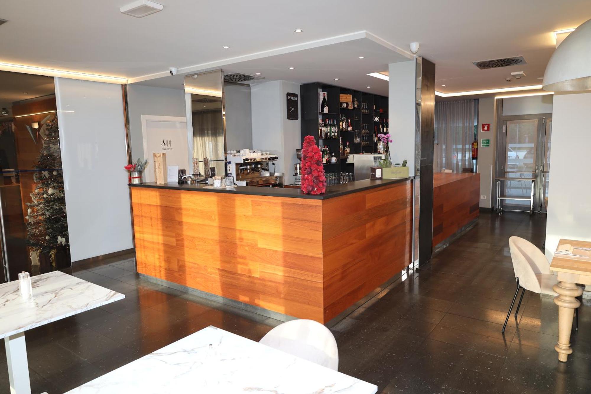 One Hotel & Restaurant Dalmine Exterior photo