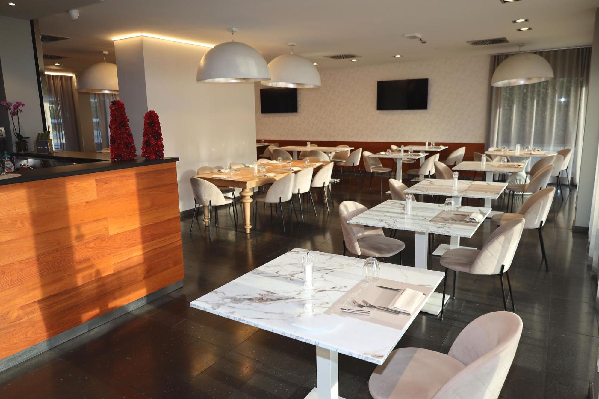One Hotel & Restaurant Dalmine Exterior photo